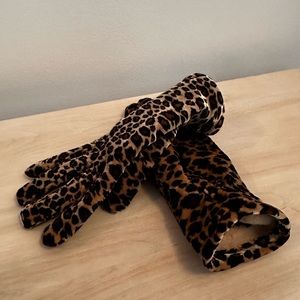 Women’s cheetah print gloves